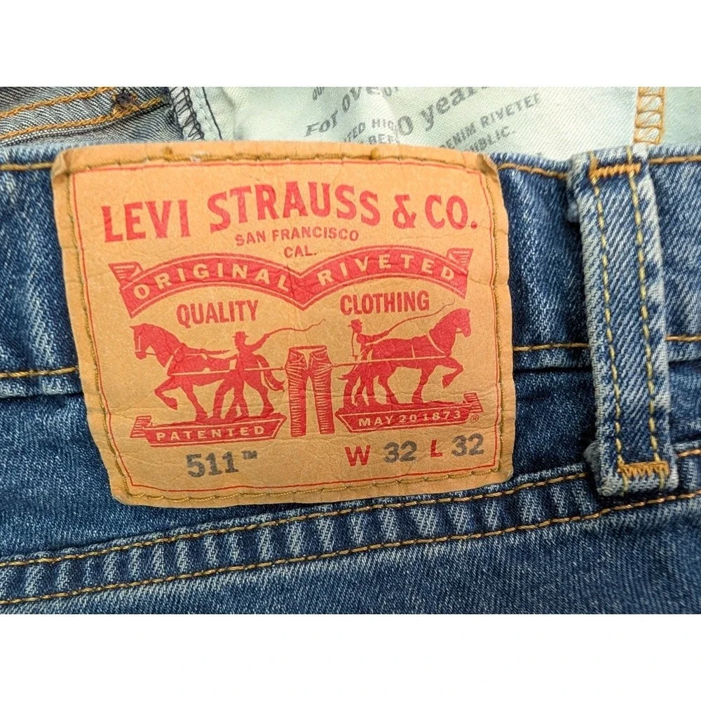 Levis step out